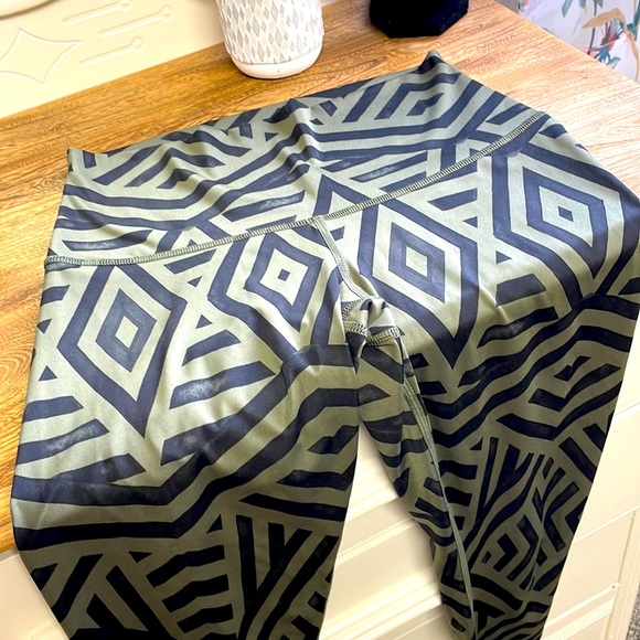 Lululemon Aztec print high rise legging - Picture 2 of 3